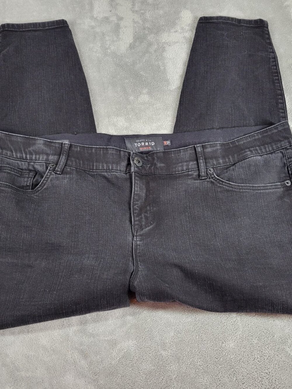 Torrid Black Skinny Cropped Jeans Size 24 Plus Bombshell Elastic Waist SKI27E